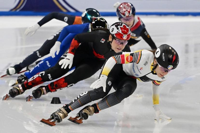 Belgium's Hanne Desmet (R) leads Canada's Courtney Sarault in the women's 1000 meters final at the ISU World Short Track Championships in Beijing on March 15, 2025.  GREG BAKER / AFP