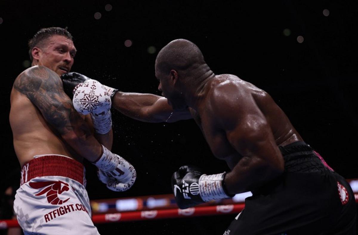 Ukraine's Oleksandr Usyk (L) and Britain's Daniel Dubois fight during their undisputed world heavyweight boxing title bout at Wembley Stadium in London on July 19, 2025.  Adrian Dennis / AFP