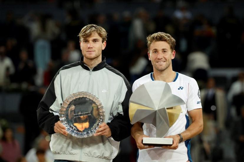 Winner Norway's Casper Ruud (R) and Britain's Jack Draper pose with their trophies at the end of their 2025 ATP Tour Madrid Open tennis tournament singles final match at the Caja Magica in Madrid, on May 4, 2025.  OSCAR DEL POZO / AFP
