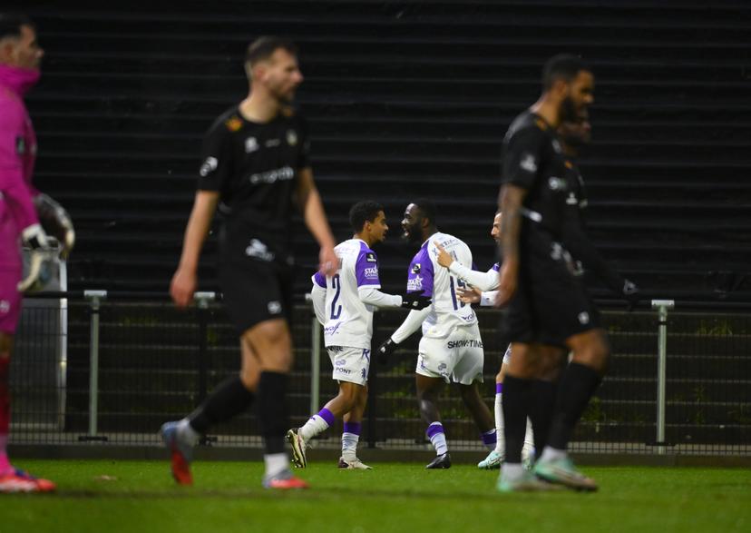 Beerschot's Arnold Vula (C) celebrates after scoring during a soccer game between Royal Olympic Charleroi and Beerschot VA, Sunday 23 November 2025 in Charleroi, on day 14 of the 2025-2026 'Challenger Pro League' 1B second division of the Belgian championship. BELGA PHOTO JOHN THYS