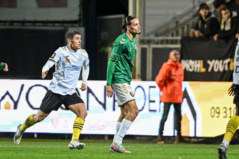 Lokeren's Jordi Palacios celebrate after scoring during a soccer game between KSC Lokeren and Royal Francs Borains, Friday 31 October 2025 in Lokeren, on day 12 of the 2025-2026 'Challenger Pro League' 1B second division of the Belgian championship. BELGA PHOTO DAVID PINTENS