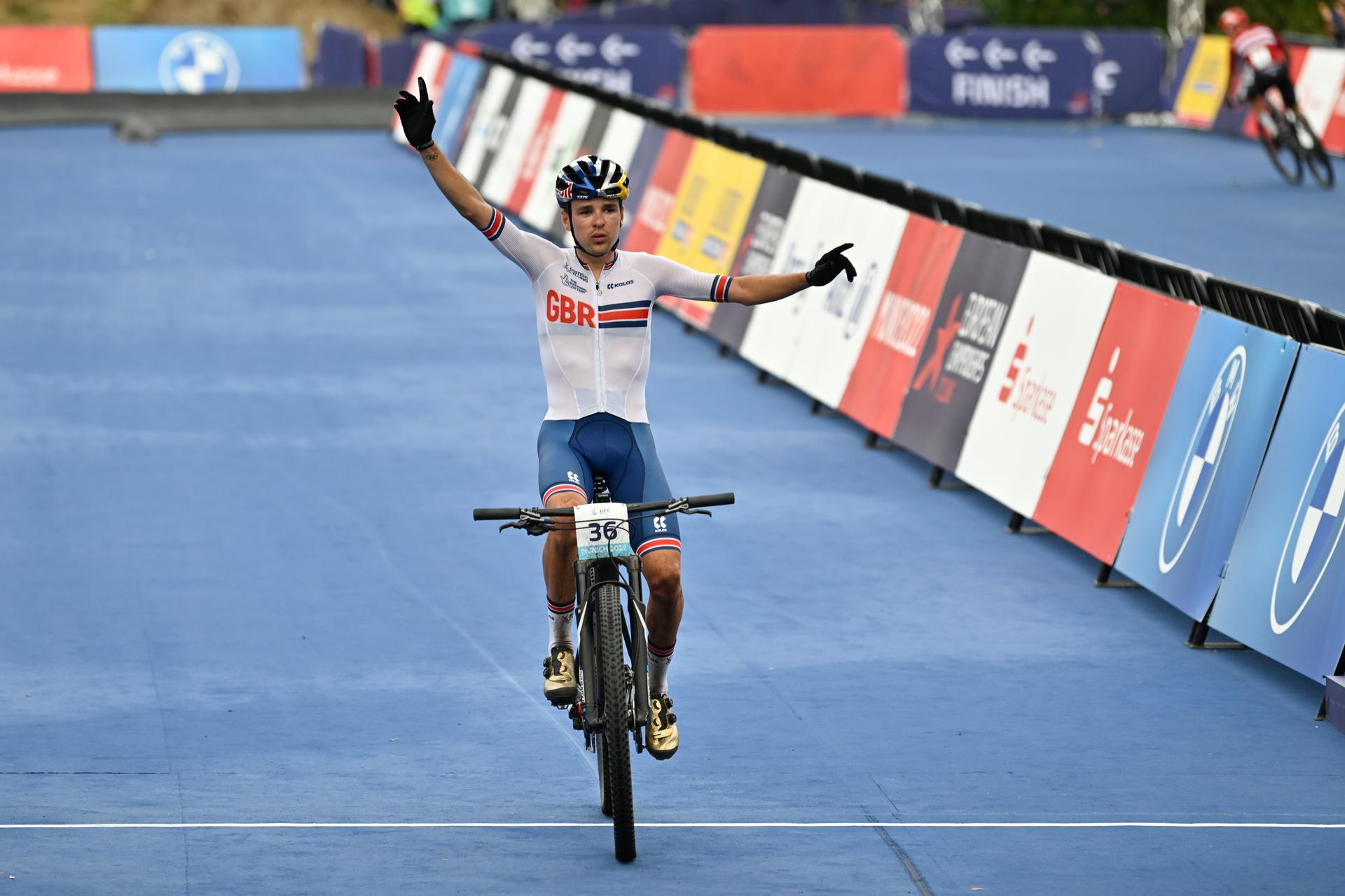 British Tom Pidcock of Ineos Grenadiers celebrates after winning the men cross country race of the Mountainbike (VTT) event on the ninth day of the Athletics European Championships, at Munich 2022, Germany, on Friday 19 August 2022. The second edition of the European Championships takes place from 11 to 22 August and features nine sports. BELGA PHOTO ERIC LALMAND