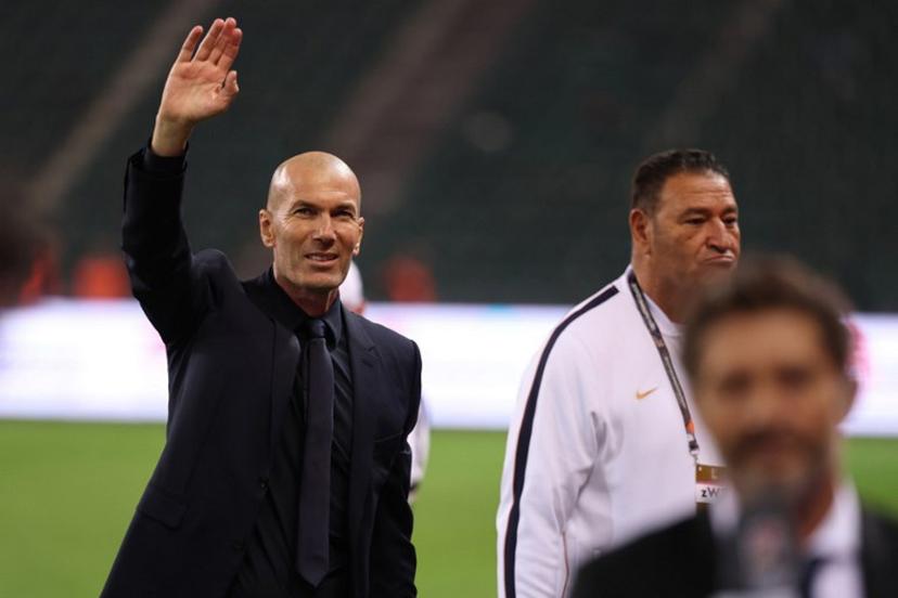 France's head coach Zinedine Zidane waves to supporters after the UEFA Nations League (League A, Group 1) first leg football match between Turkey and France at the Kocaeli Stadium in Izmit, on September 25, 2026.  FRANCK FIFE / AFP