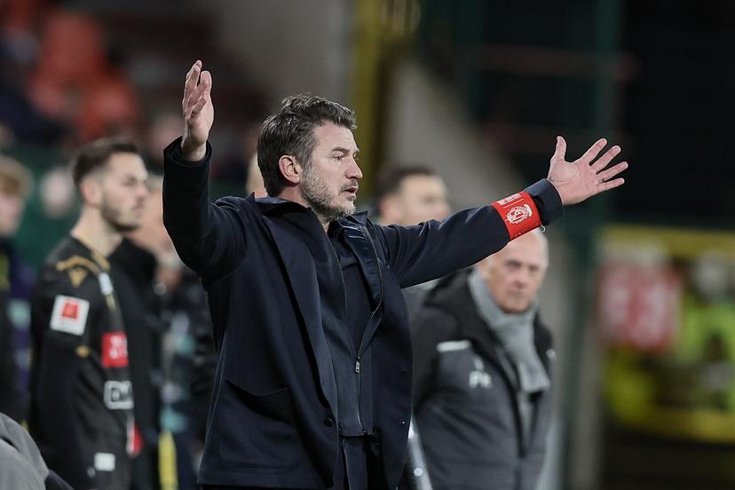 Standard's head coach Carl Hoefkens pictured during a soccer match between Standard de Liege and Sint-Truidense VV, Wednesday 27 December 2023 in Liege, on day 20 of the 2023-2024 season of the 'Jupiler Pro League' first division of the Belgian championship. BELGA PHOTO BRUNO FAHY