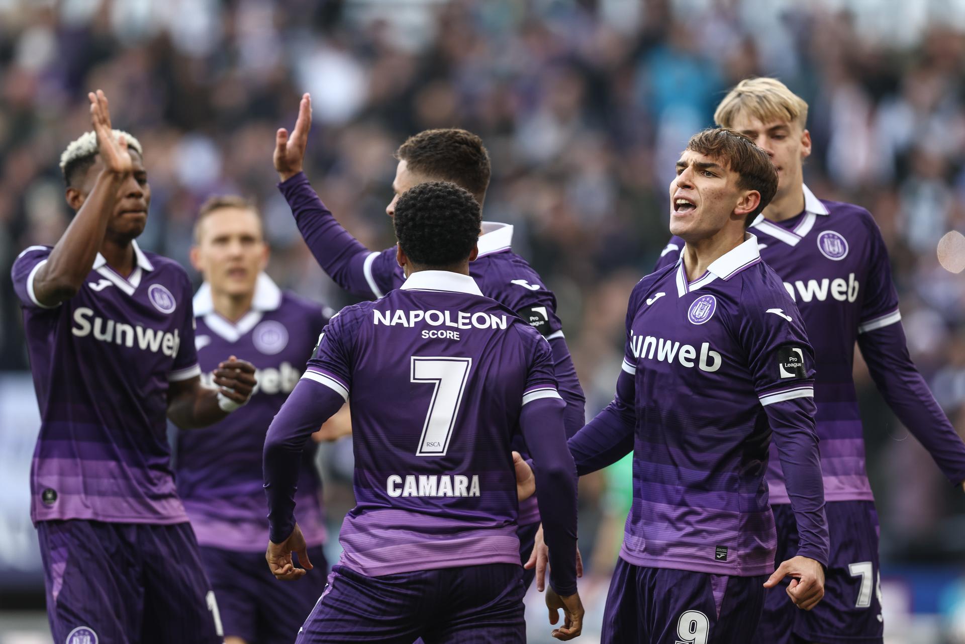 Anderlecht's Mihajlo Cvetkovic celebrates during a soccer match between RSC Anderlecht and Club Brugge, Sunday 09 November 2025 in Anderlecht, on day 14 of the 2025-2026 'Jupiler Pro League' first division of the Belgian championship. BELGA PHOTO BRUNO FAHY