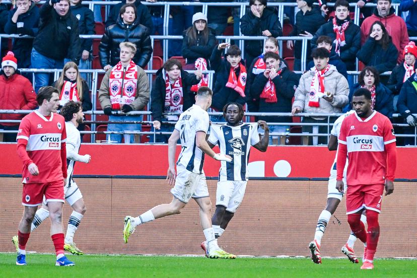 Charleroi's Parfait Guiagon celebrates after scoring during a soccer match between Royal Antwerp FC and Sporting Charleroi, Sunday 25 January 2026 in Antwerp, on day 22 of the 2025-2026 'Jupiler Pro League' first division of the Belgian championship. BELGA PHOTO TOM GOYVAERTS