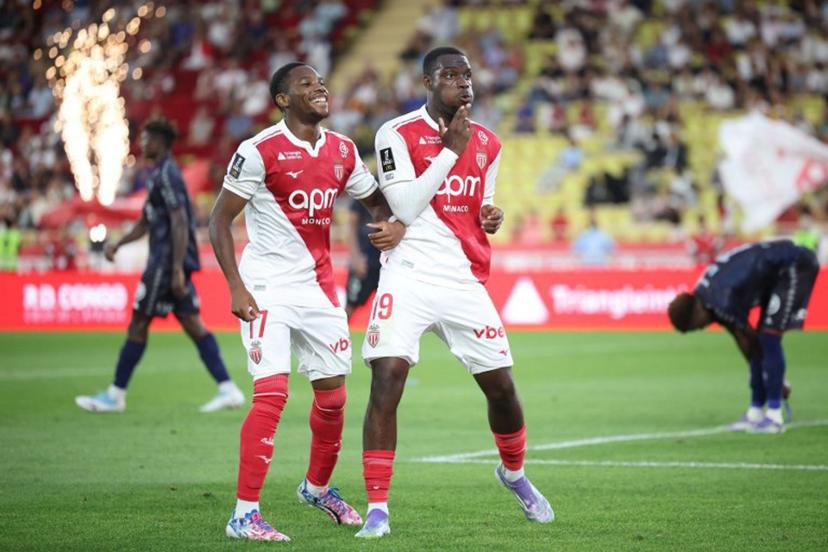 Monaco's French forward #19 George Ilenikhena (R) celebrates with Monaco's Belgian midfielder #17 Stanis Idumbo (L) after scoring Monaco's fifth goal during the French L1 football match between AS Monaco and FC Metz at the Louis II Stadium (Stade Louis II) in the Principality of Monaco, on September 21, 2025.  Valery HACHE / AFP