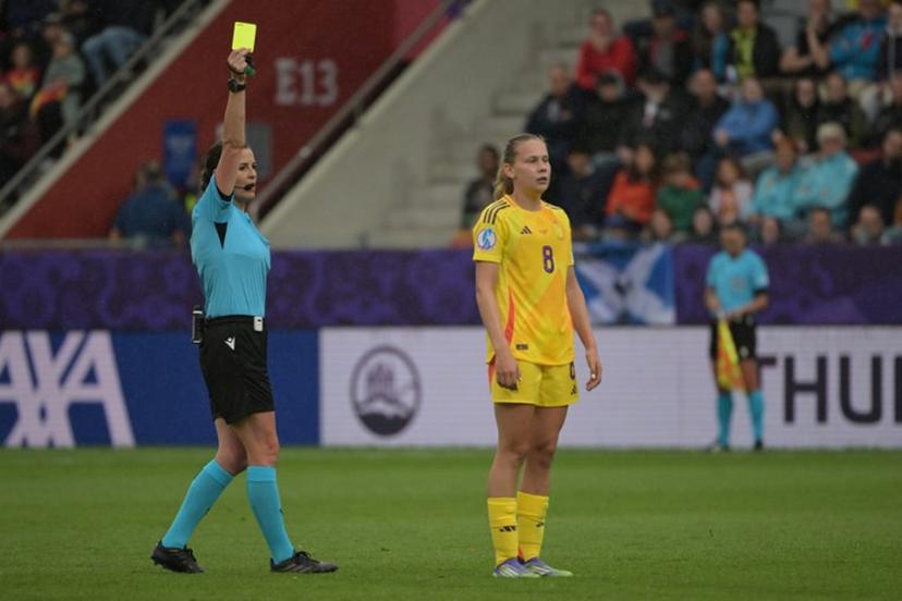 Hungarian referee Katalin Kulcsar (L) gives a yellow card to Belgium's midfielder #08 Jarne Teulings during the UEFA Women's Euro 2025 Group B football match between Spain and Belgium at the Arena Thun stadium in Thun on July 7, 2025.  Miguel MEDINA / AFP