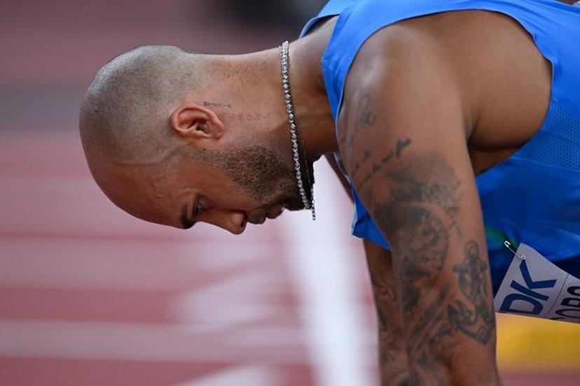 Italy's athlete Lamont Marcell Jacobs takes his position at the start line of the men's 100m heats during the World Athletics Championships in Tokyo on September 13, 2025.  Kirill KUDRYAVTSEV / AFP