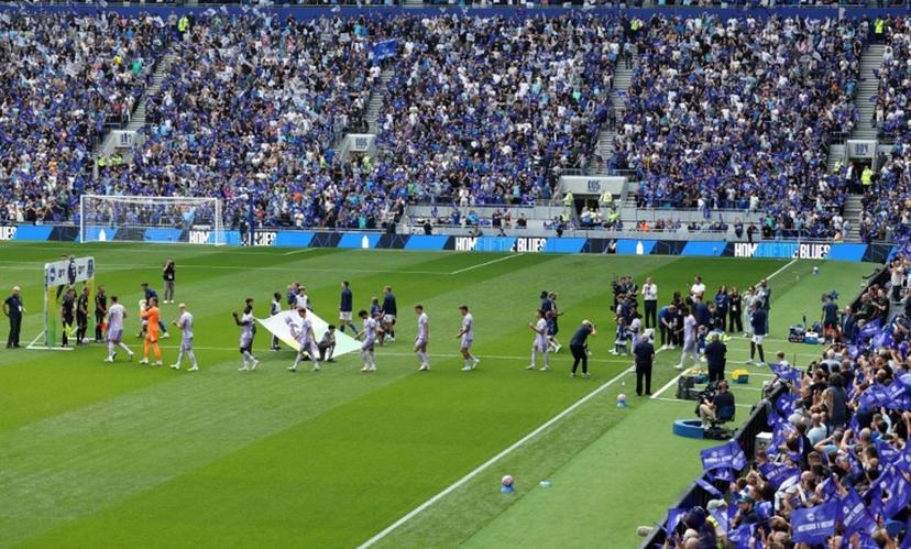 Players walk out onto the pitch ahead of the English Premier League football match between Everton and Brighton and Hove Albion at Hill Dickinson Stadium in Liverpool, north west England on August 24, 2025.  Darren Staples / AFP