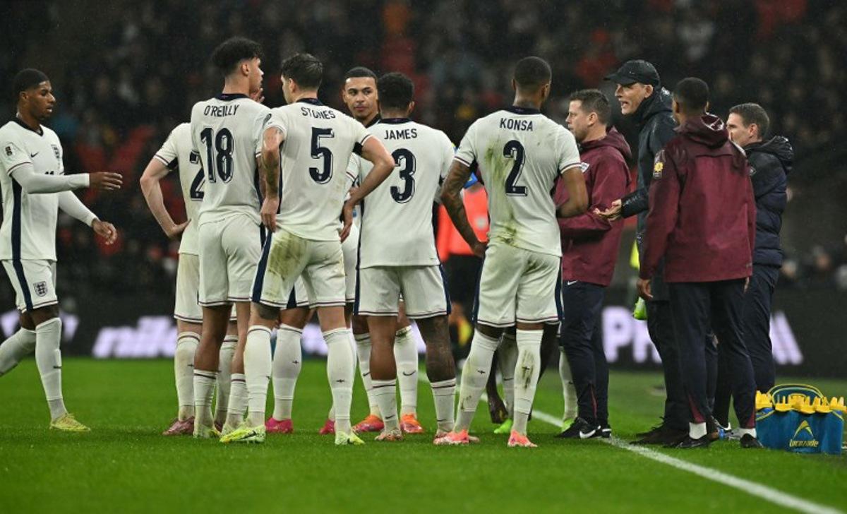 England's German head coach Thomas Tuchel talks to his players during a drinks break during the men's football World Cup 2026 Group K qualifier between England and Serbia at Wembley Stadium in London on November 13, 2025.  Ben STANSALL / AFP