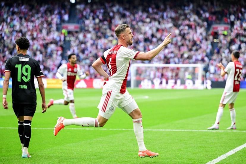 Jordan Ajax's English midfielder #6 Jordan Henderson celebrates the team's first goal during the Dutch Eredivisie football match between  Ajax Amsterdam and FC Twente at the Johan Cruijff ArenA, in Amsterdam on May 18, 2025.  Olaf Kraak / ANP / AFP