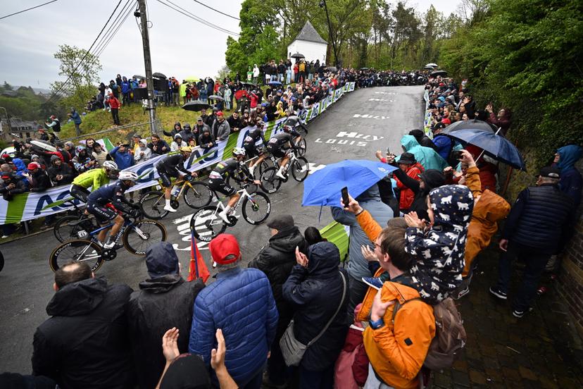 The pack of riders and Belgian Remco Evenepoel of Soudal Quick-Step (C) pictured in action during the climb of the Mur de Huy during the men's race of the 'La Fleche Wallonne', one day cycling race (Waalse Pijl - Walloon Arrow), 205,2 km from Ciney to Huy, Wednesday 23 April 2025. BELGA PHOTO JASPER JACOBS