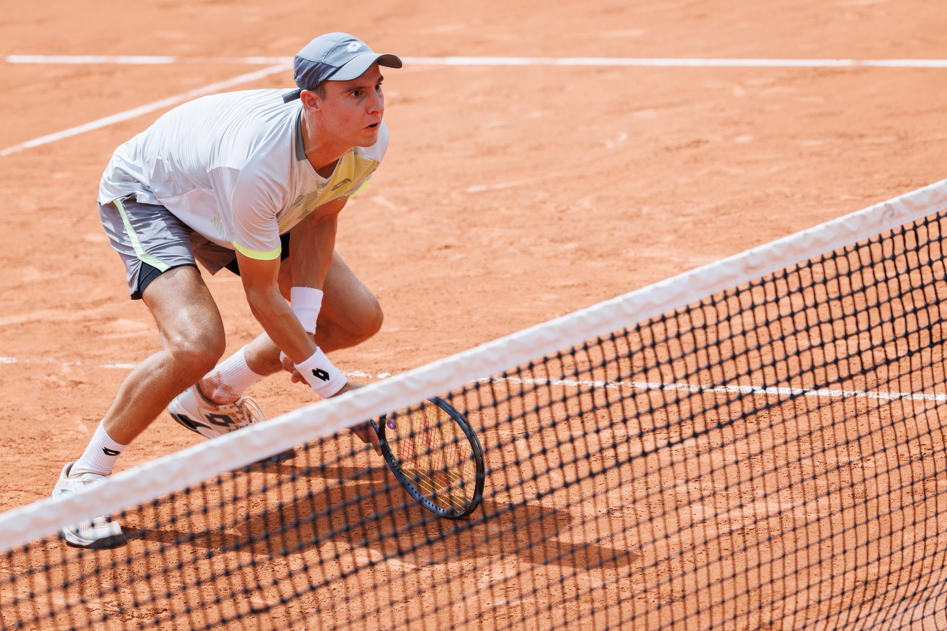 Belgian Joran Vliegen pictured in action during a doubles tennis match between Belgian-Uruguayan pair Vliegen - Behar and Monegasque-French pair Nys - Roger-Vasselin, in the first round of the men's doubles at the Roland Garros Grand Slam tennis tournament, Thursday 29 May 2025 in Paris, France. The 2025 edition of Roland Garros takes place from May 24th to June 8th 2025. BELGA PHOTO BENOIT DOPPAGNE