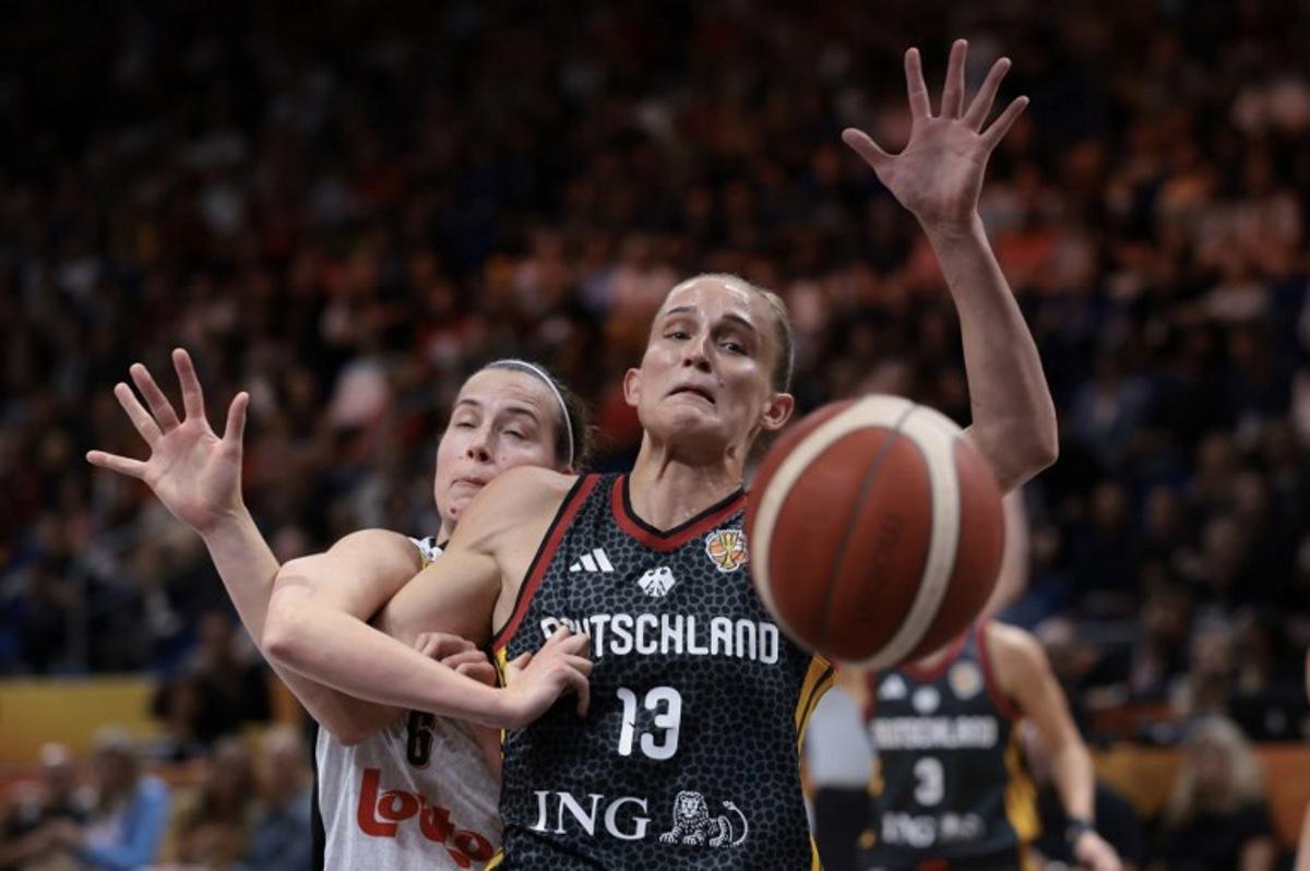Germany's shooting guard #13 Leonie Fiebich and Belgium's small forward #06 Antonia Delaere fight for the ball during the FIBA Women's Basketball World Cup quarter-final match between Belgium and Germany at the Berlin Arena in Berlin on September 10, 2026.  Ronny HARTMANN / AFP