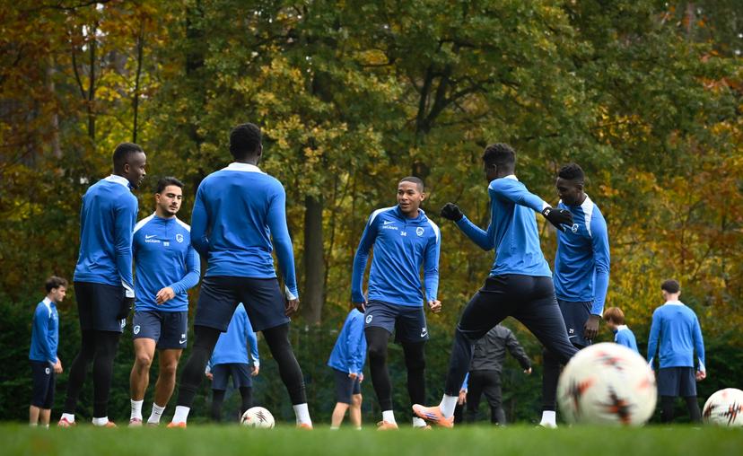 Genk's Jusef Erabi, Genk's Adrian Palacios and Genk's Ibrahima Sory Bangoura pictured during a training session of Belgian soccer team KRC Genk, on Wednesday 22 October 2025, in Genk. The team prepares for tomorrow's match against Spanish Real Betis Balompie, third game (out of 8) in the league phase of the UEFA Europa League competition. BELGA PHOTO JOHAN EYCKENS