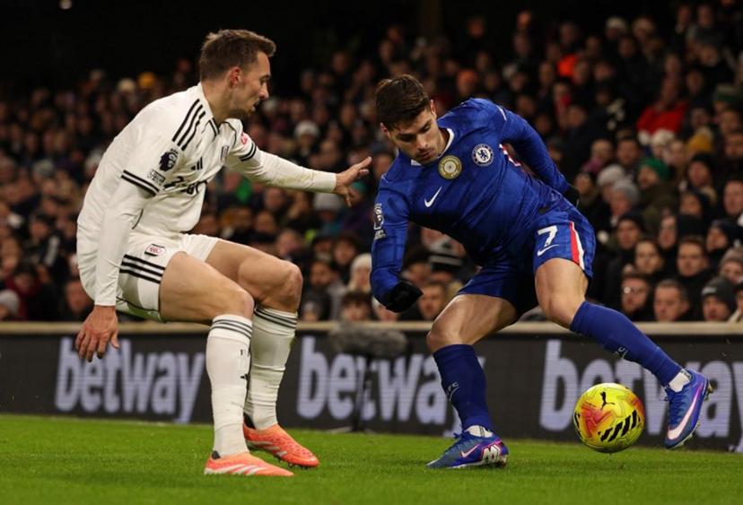 Fulham's Belgian defender #21 Timothy Castagne (L) vies with Chelsea's Portuguese midfielder #07 Pedro Neto during the English Premier League football match between Fulham and Chelsea at Craven Cottage in London on January 7, 2026.  Adrian Dennis / AFP