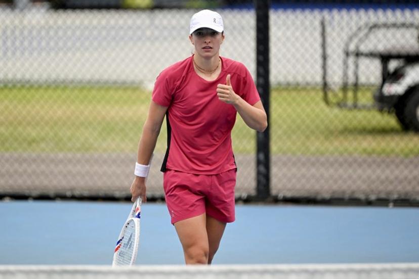 Poland's Iga Swiatek gestures during a practice session ahead of the United Cup tennis tournament in Sydney on January 2, 2026.  Saeed KHAN / AFP