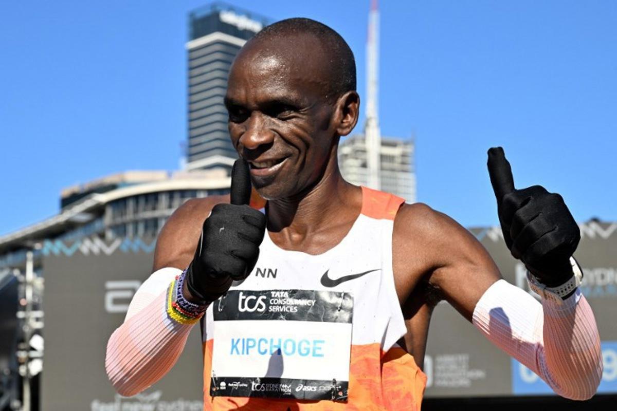 Kenya's Eliud Kipchoge gestures to fans after crossing the finish line during the 2025 Sydney Marathon at the Opera House on August 31, 2025.  Saeed KHAN / AFP
