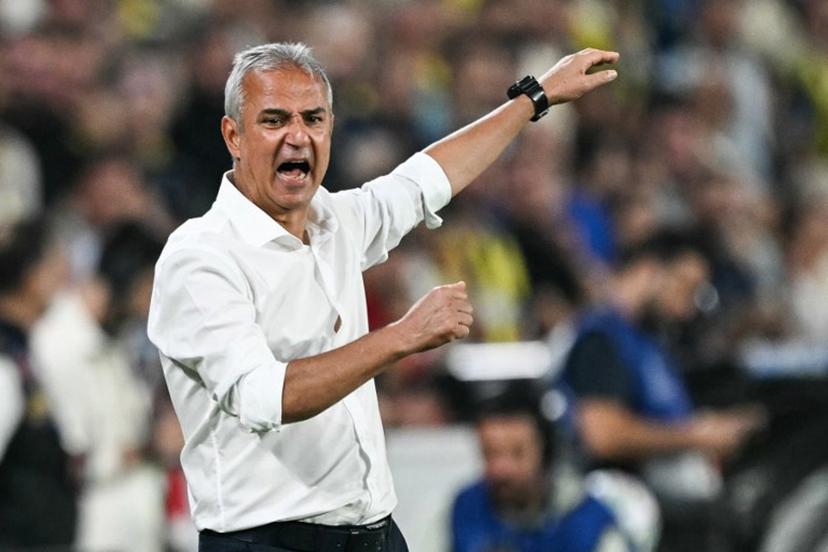 Fenerbahçe's Turkish headcoach Ismail Kartal reacts during the UEFA Champions League first round day 1 football match between Fenerbahce SK and AS Roma at the Fenerbahce Chobani stadium in Istanbul on September 10, 2026.  Ozan KOSE / AFP