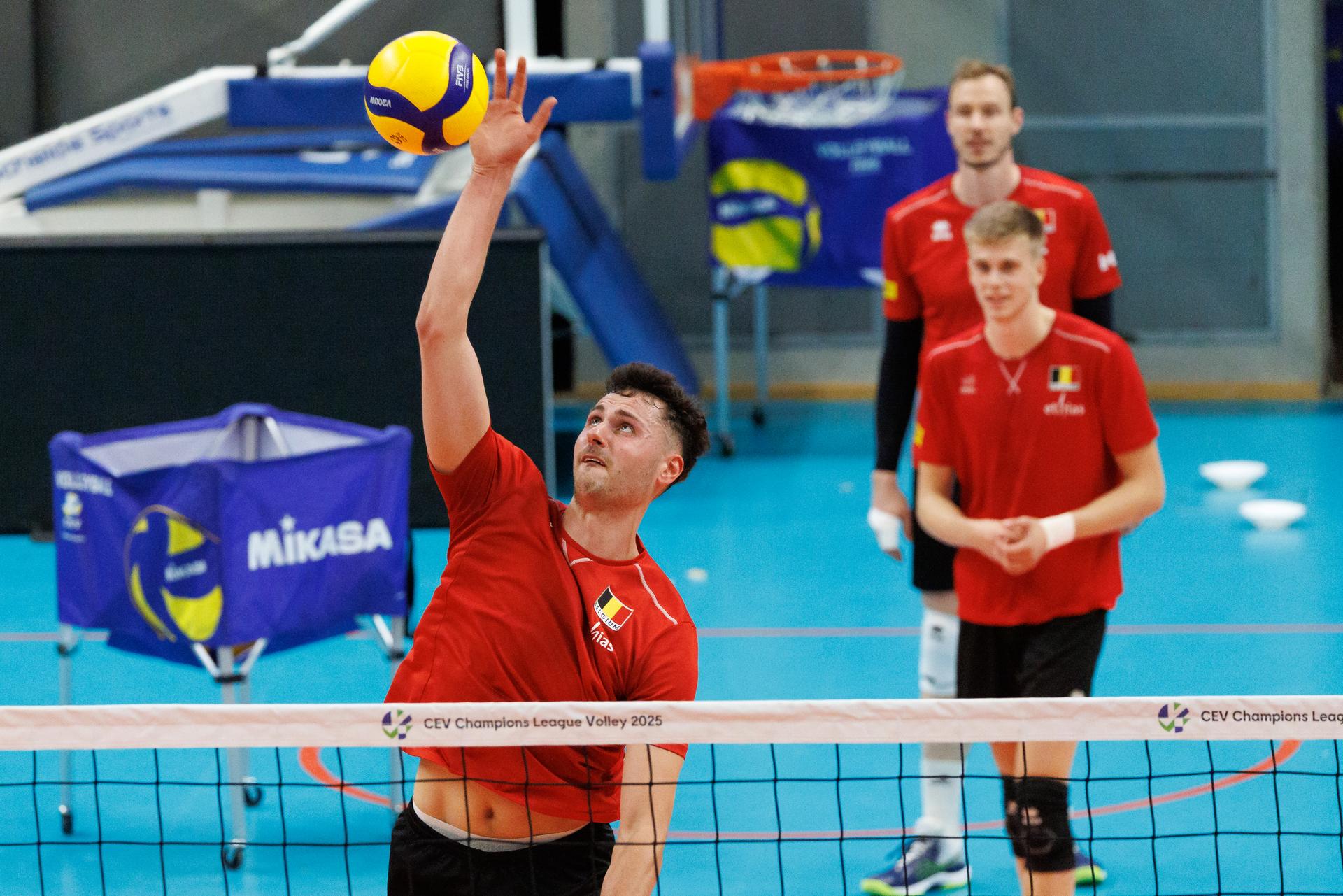 Belgium's Sam Fafchamps pictured in action during the media day of the Red Dragons, Belgian national men's volleyball team, ahead of the World Championship, in Roeselare, on Thursday 04 September 2025. The FIVB 2025 Volleyball World Championship take place from 12 to 28 September in the Philippines. BELGA PHOTO KURT DESPLENTER