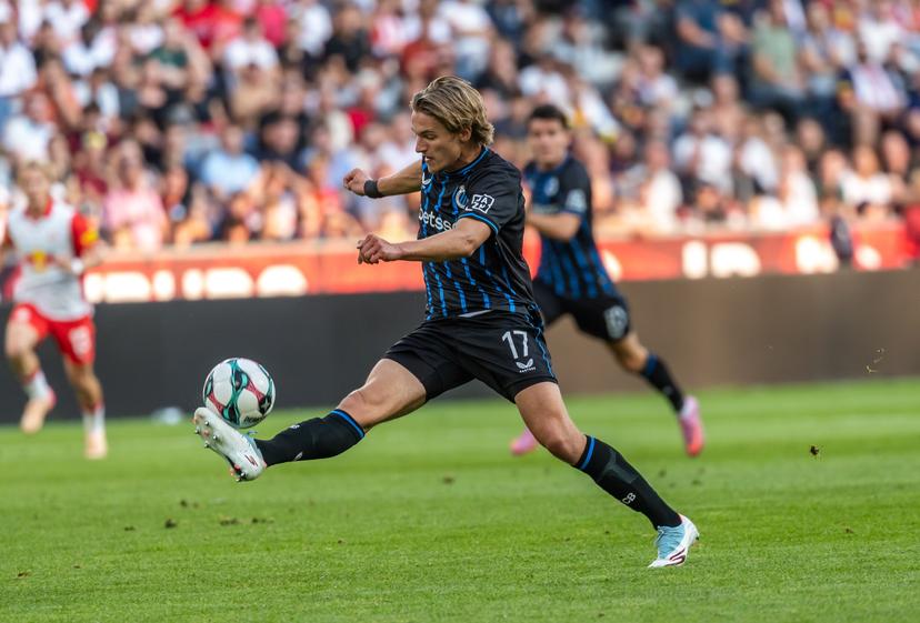 06.08.2025, Stadion Salzburg, Wals Siezenheim, AUT, UEFA CL Qualifikation, FC Salzburg vs Club Brügge, 3. Runde, Hinspiel, im Bild v.l. Maurits Kjaegaard (Salzburg), Dorgeles Nene (Salzburg), Brandon Mechele (Brugge) // v.l. Maurits Kjaegaard (Salzburg), Dorgeles Nene (Salzburg), Brandon Mechele (Brugge) during the UEFA Champions League qualifier 3rd round, 1st leg match between FC Red Bull Salzburg and Club Brugge at the Stadion Salzburg in Wals Siezenheim, Austria on 2025/08/06. EXPA Pictures © 2025, PhotoCredit: EXPA/ Johann Groder