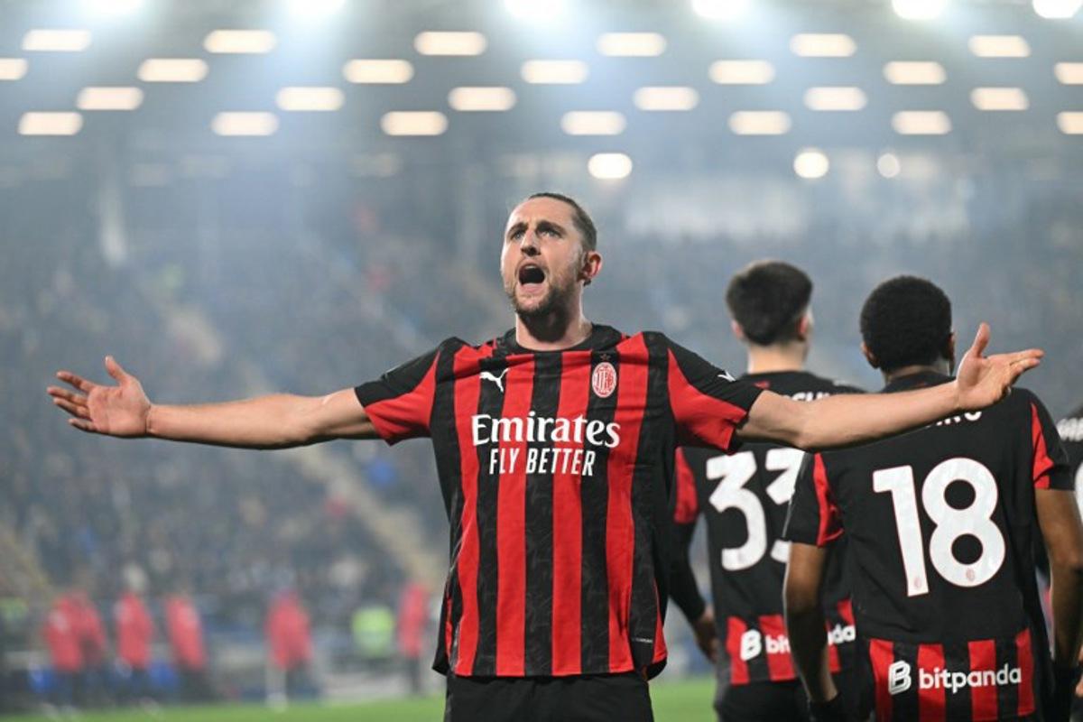 AC Milan's French midfielder #12 Adrien Rabiot celebrates scoring his team's second goal during the Italian Serie A football match between Como and AC Milan at Giuseppe Sinigaglia stadium in Como, on January 15, 2026.  Stefano RELLANDINI / AFP