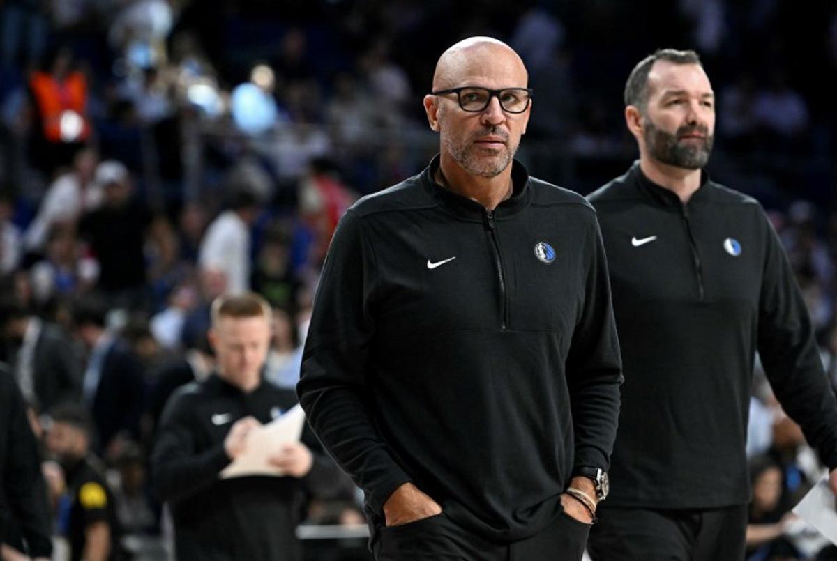 Dallas Mavericks' head coach Jason Kidd watches during the NBA Preseason game between the Dallas Mavericks and Real Madrid Baloncesto at the Wizink centre in Madrid on October 10, 2023.   JAVIER SORIANO / AFP