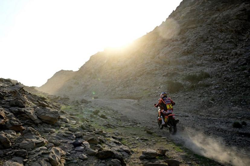 KTM 450 Rally Factory's Australian rider Daniel Sanders competes in the Stage 1 of the 48th edition of the Dakar Rally 2026, between Yanbu and Yanbu, Saudi Arabia, on January 4, 2026.  Giuseppe CACACE / AFP