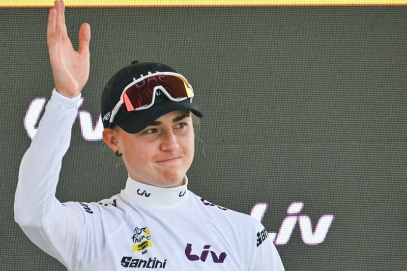 UAE Team ADQ's Spanish rider Paula Blasi celebrates on the podium with the best young rider's white jersey after the 3rd (out of 9) stage of the fifth edition of the Women's Tour de France cycling race, 156.5 km from Geneva to Poligny, in Poligny, central-eastern France on August 3, 2026.  NICOLAS TUCAT / AFP