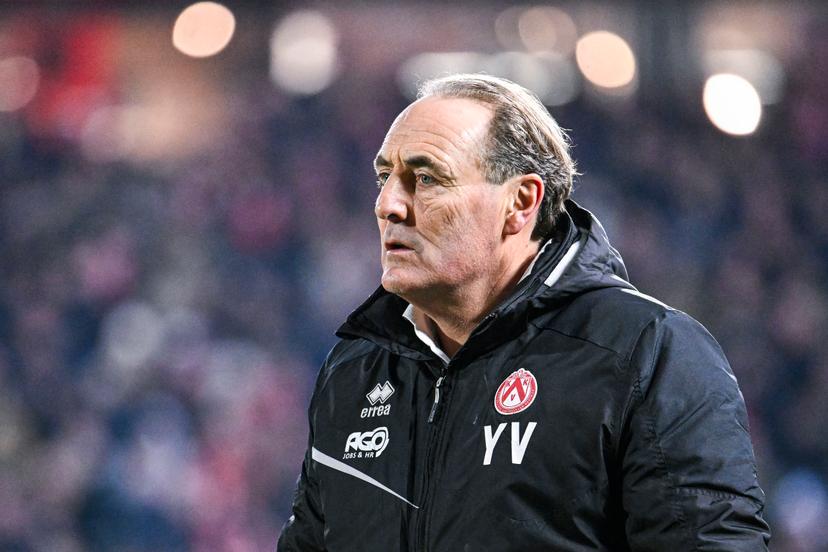 Kortrijk's new head coach Yves Vanderhaeghe pictured during a soccer match between Royal Antwerp FC and KV Kortrijk, Saturday 15 February 2025 in Antwerp, on day 26 of the 2024-2025 season of the 'Jupiler Pro League' first division of the Belgian championship. BELGA PHOTO TOM GOYVAERTS