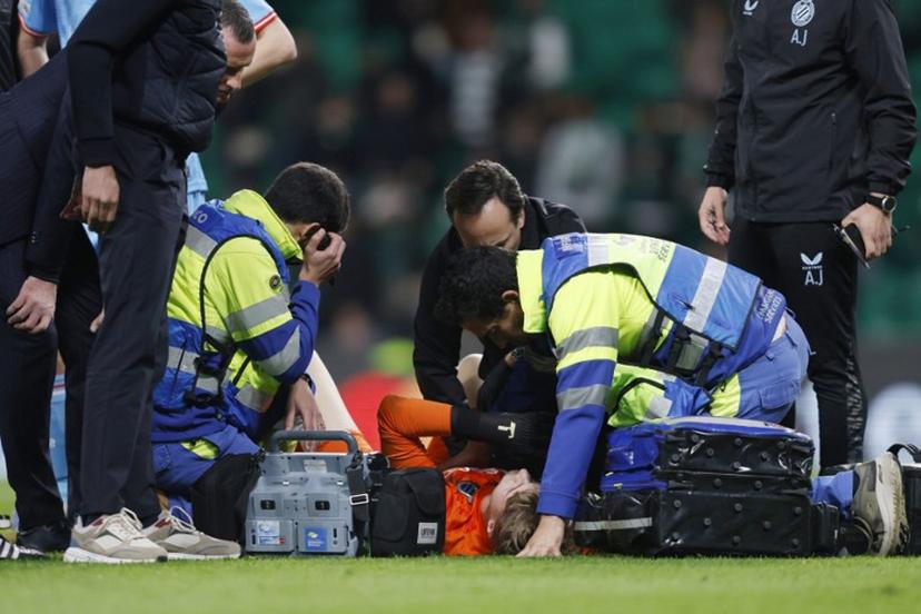 Club Brugge's Belgian goalkeeper #29 Nordin Jackers receives medical assistance after resulting injured during the UEFA Champions League, league phase day 5 football match between Sporting CP and Club Brugge at Jose Alvalade stadium in Lisbon on November 26, 2025.  FILIPE AMORIM / AFP
