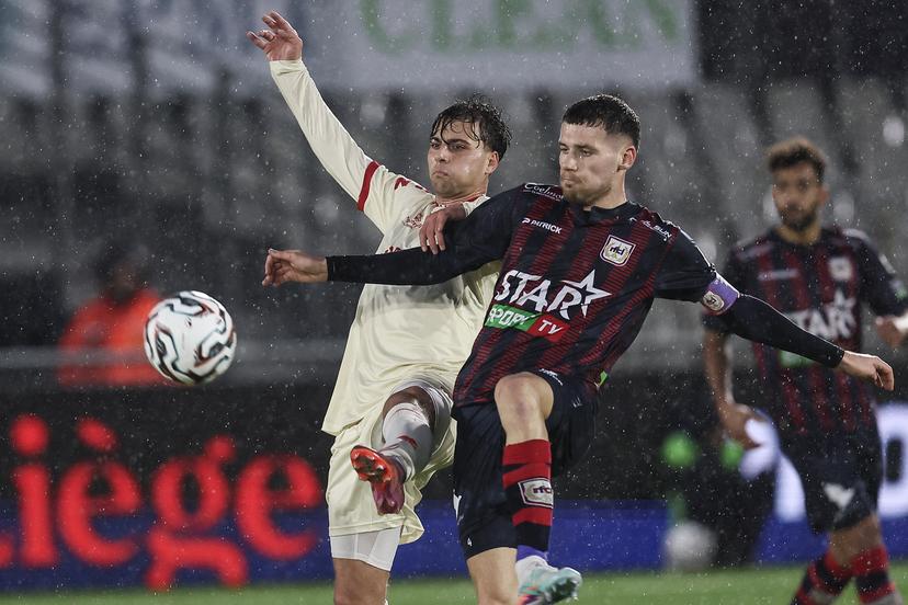 Kortrijk's Csanad Vilmos Denes and Liege's Jordan Bustin fight for the ball during a soccer game between RFC Liege and KV Kortrijk, Sunday 07 December 2025 in Liege, on day 16 of the 2025-2026 'Challenger Pro League' 1B second division of the Belgian championship. BELGA PHOTO BRUNO FAHY