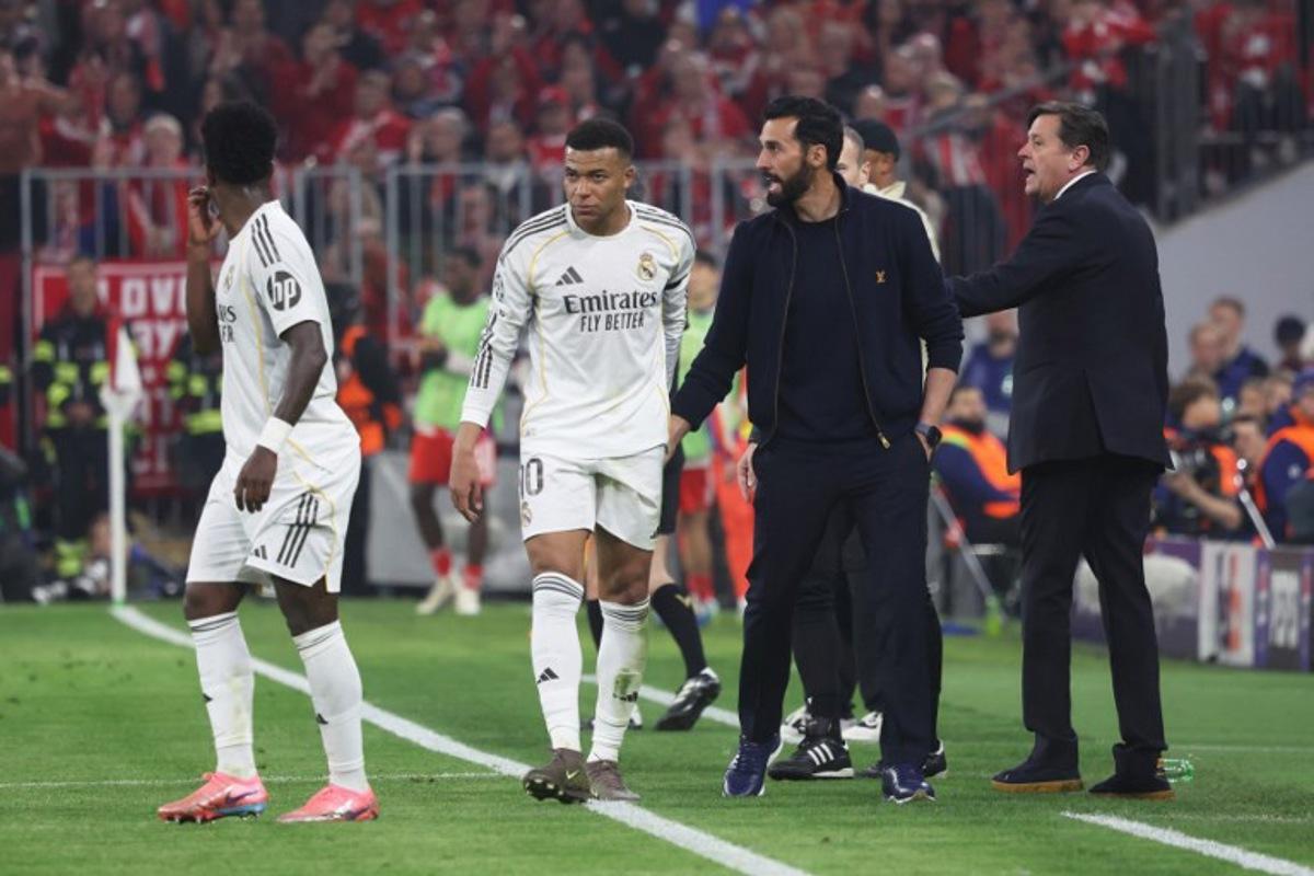 Real Madrid's Spanish coach Alvaro Arbeloa (2nd R) and Real Madrid's French forward #10 Kylian Mbappe (2nd L) are seen on the sidelines during the UEFA Champions League quarter-final second leg football match between FC Bayern Munich and Real Madrid in Munich, southern Germany, on April 15, 2026.  Karl-Josef HILDENBRAND / AFP