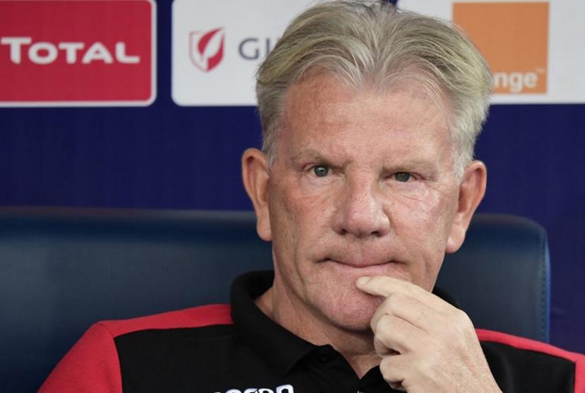 Guinea's coach Paul Put looks on during the 2019 Africa Cup of Nations (CAN) Group B football match between Burundi and Guinea at the Al Salam  Stadium in the Egyptian capital Cairo on June 30, 2019.  JAVIER SORIANO / AFP