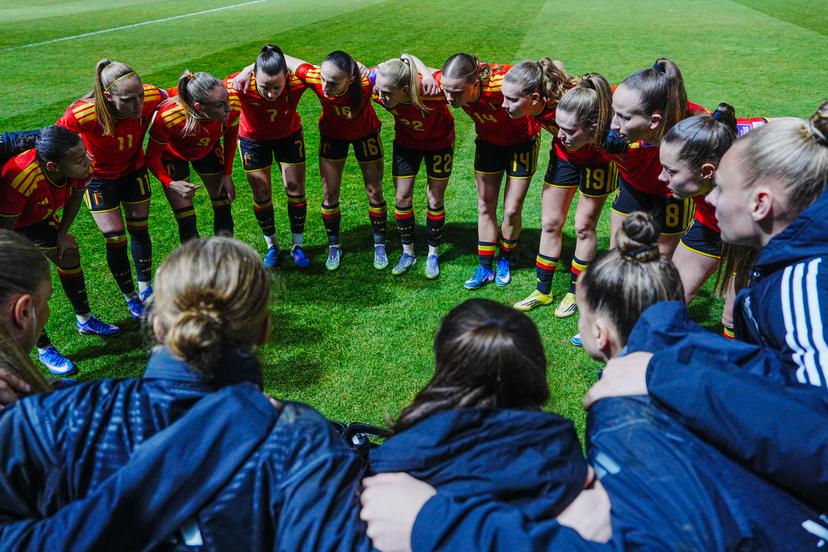 Mariam Toloba, Janice Cayman, Tessa Wullaert, Hannah Eurlings, Zenia Mertens, Saar Janssen, Lore Jacobs, Valesca Ampoorter, Sari Kees, Diede Lemey and Ella Van Kerkhoven of Belgium huddle prior to a game between Belgium's national women's soccer team the Red Flames and Israel, qualifying game 1/6 for the 2027 FIFA Women's World Cup, on Tuesday 03 March 2026, in Budaors, Hungary. BELGA PHOTO ISTVAN DERENCSENYI