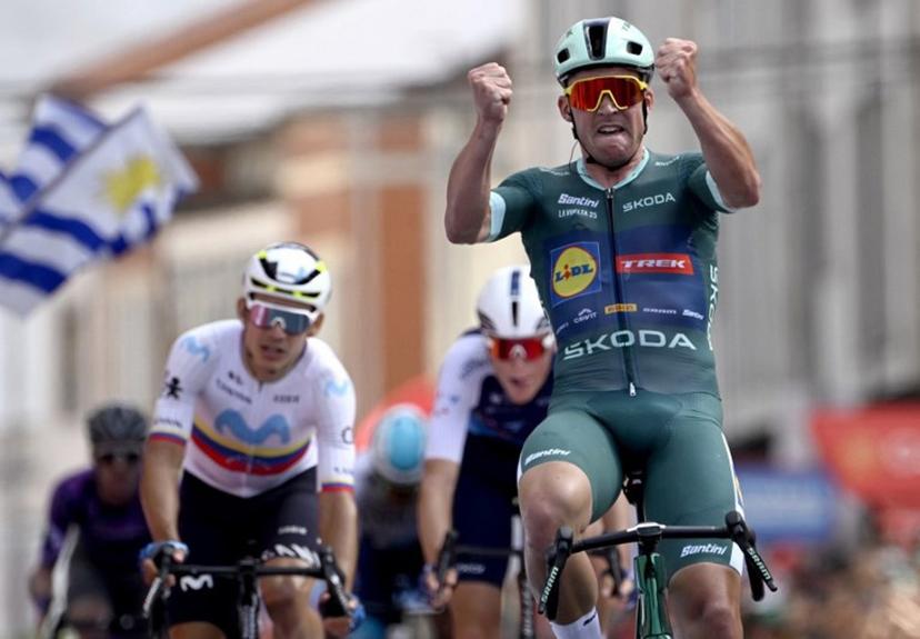 Team Lidl-Trek's Danish rider Mads Pedersen celebrates crossing first the finish line during the 15th stage of the Vuelta a Espana cycling tour, a 167 km race between A Veiga/Vegaredo and Monforte de Lemos, on September 7, 2025.    Miguel RIOPA / AFP