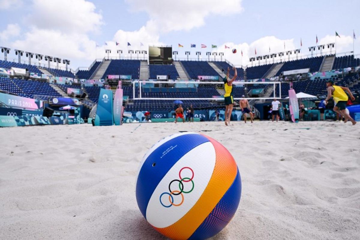 An official beach volley ball is pictured at Eiffel Tower Stadium in Paris, on July 24, 2024, ahead of the Paris 2024 Olympic Games.  Kirill KUDRYAVTSEV / AFP