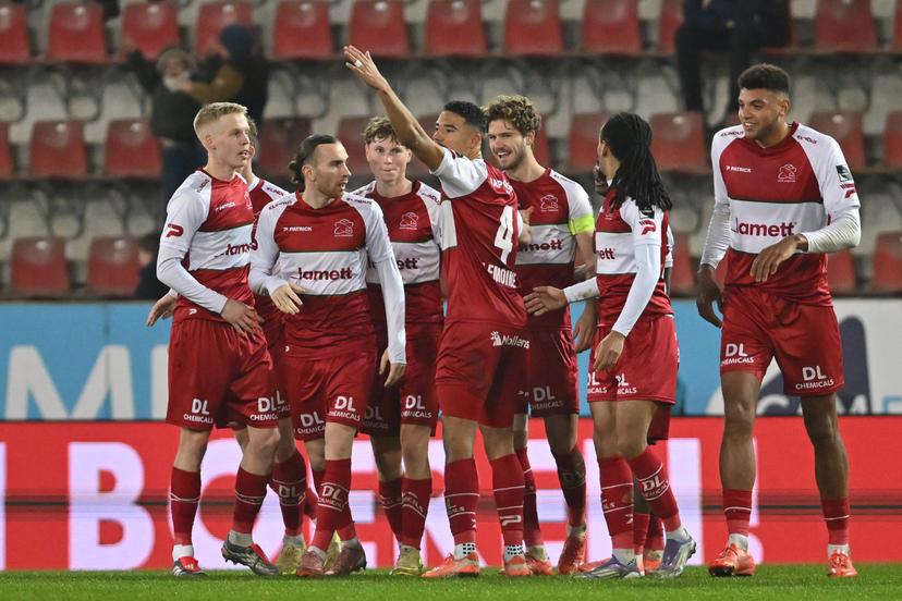 Essevee's players celebrate after scoring during a soccer match between SV Zulte Waregem and RAAL La Louviere, Saturday 13 December 2025 in Waregem, on day 18 of the 2025-2026 'Jupiler Pro League' first division of the Belgian championship. BELGA PHOTO LUC CLAESSEN