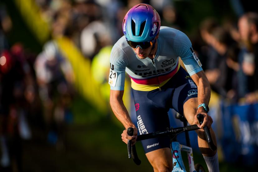 Belgian Lander Loockx pictured in action during the men's elite race of the Superprestige race of Overijse, stage 2 (out of 9) in the Superprestige cyclocross competition, in Overijse, Sunday 27 October 2024. BELGA PHOTO JASPER JACOBS