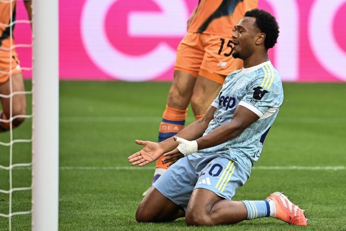 Juventus' Belgian forward #20 Lois Openda reacts after missing a goal opportunity during the Italian Serie A football match between Juventus FC and Atalanta at the Allianz stadium in Turin, northern Italy on September 27, 2025.  Isabella BONOTTO / AFP