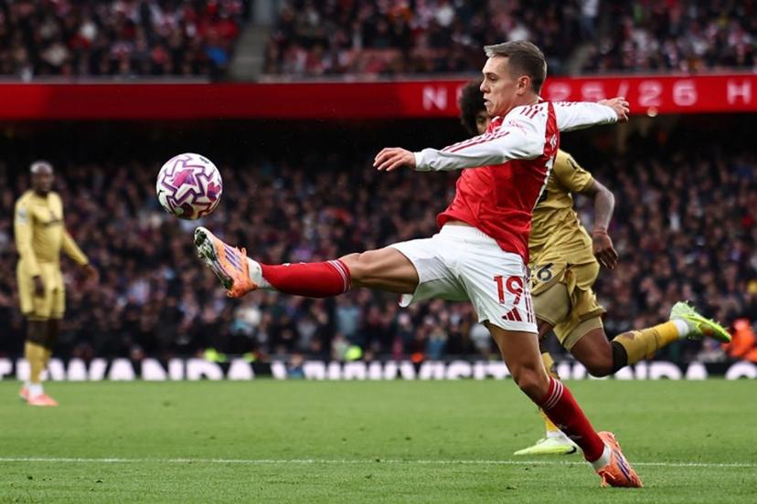 Arsenal's Belgian midfielder #19 Leandro Trossard controls the ball during the English Premier League football match between Arsenal and Crystal Palace at the Emirates Stadium in London on October 26, 2025.   HENRY NICHOLLS / AFP
