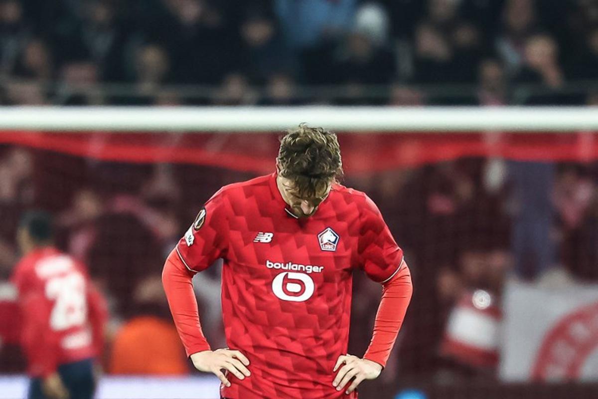 Lille's Belgian defender #12 Thomas Meunier reacts after a missed goal attempt during the UEFA Europa League football match between Lille (LOSC) and GNK Dinamo Zagreb at the Pierre-Mauroy Stadium in Villeneuve-d'Ascq, northern France, on November 27, 2025.  Sameer Al-DOUMY / AFP
