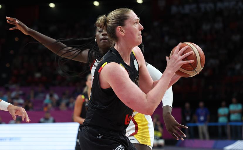 Belgium's Emma Meesseman and Spain's Awa Fam fight for the ball during a basketball match between Spain and Belgian national team 'the Belgian Cats' on Sunday 29 June 2025 in Piraeus, Greece, the final of the FIBA Women's EuroBasket 2025. BELGA PHOTO VIRGINIE LEFOUR