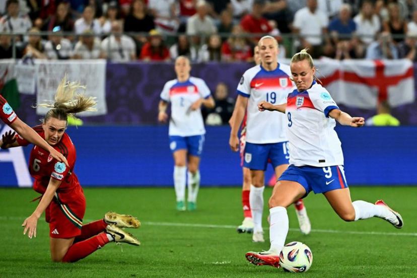 England's forward #09 Beth Mead shoots to score the fifth goal of the match during the UEFA Women's Euro 2025 Group D football match between England and Wales at the Arena St.Gallen in St. Gallen on July 13, 2025.  Fabrice COFFRINI / AFP