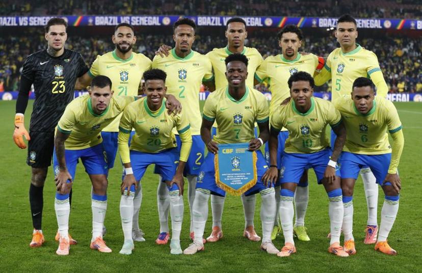 Brazil's goalkeeper #23 Ederson, Brazil's forward #21 Matheus Cunha, Brazil's goalkeeper #01 John Victor, Brazil's defender #03 Gabriel Magalhaes, Brazil's midfielder #08 Bruno Guimaraes, Brazil's forward #20 Estevao, Brazil's midfielder #07 Vinicius Jr, Brazil's midfielder #10 Rodrygo, Brazil's defender #06 Alex Sandro and Brazil's defender #04 Marquinhos pose for a team photo ahead of the International friendly football match between Brazil and Senegal at The Emirates Stadium in London on November 15, 2025.   Ian Kington / AFP