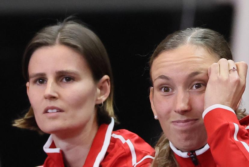 Belgian Greet Minnen and Belgian Elise Mertens pictured during the first game between Belgian Vandewinkel (WTA 94) and US' Jovic (WTA 16) on the first day of tennis matches between Belgium and USA, in the qualifiers of the Billie Jean King Cup tennis, in Oostende, Belgium, on Friday 10 April 2026. The meeting takes place on 10 and 11th April. PHOTO BENOIT DOPPAGNE