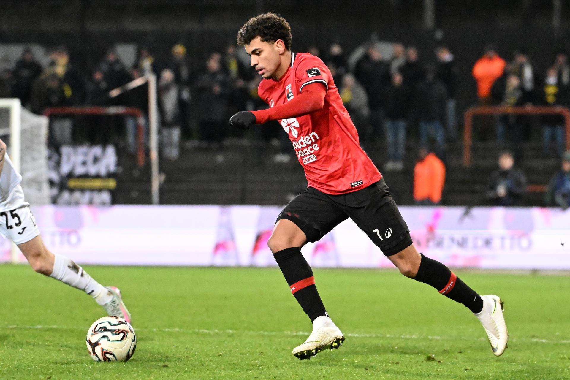 Rwdm's Vitor Sapata pictured in action during a soccer game between RWDM Brussels and KSC Lokeren, Saturday 14 February 2026 in Brussels, on day 25 of the 2025-2026 'Challenger Pro League' 1B second division of the Belgian championship. BELGA PHOTO MAARTEN STRAETEMANS