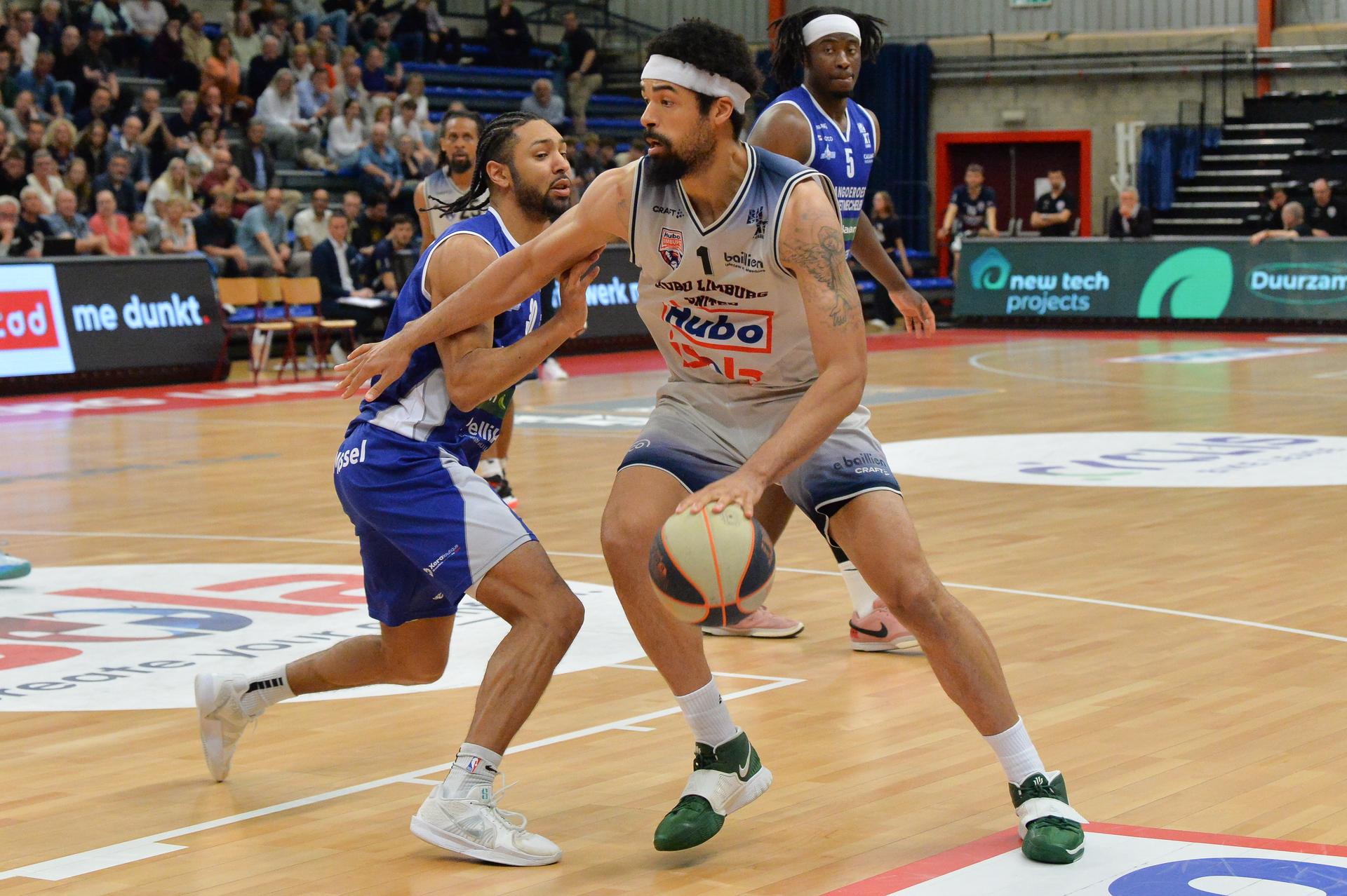 Mechelen's Joshua Heath and Limburg's Javion Ogunyemi pictured in action during a basketball match between Limburg United and Kangoeroes Mechelen, Thursday 22 May 2025 in Hasselt, the second leg of the best-of-5 semi-finals in the playoffs of the 'BNXT League' Belgian/ Dutch first division basket championship. BELGA PHOTO JILL DELSAUX
