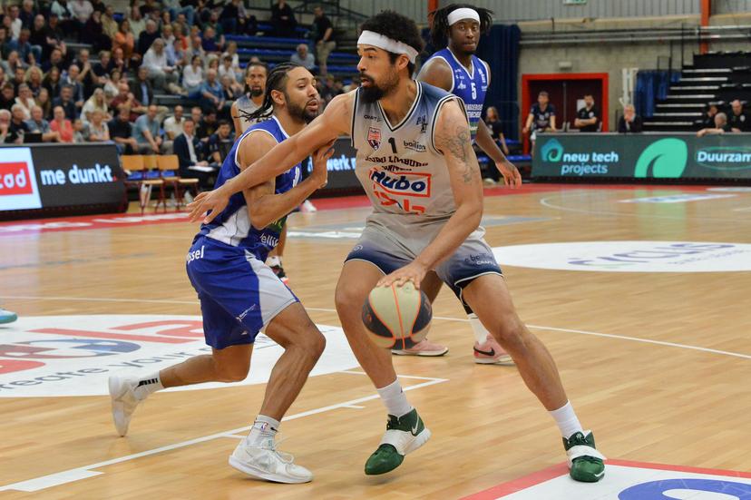 Mechelen's Joshua Heath and Limburg's Javion Ogunyemi pictured in action during a basketball match between Limburg United and Kangoeroes Mechelen, Thursday 22 May 2025 in Hasselt, the second leg of the best-of-5 semi-finals in the playoffs of the 'BNXT League' Belgian/ Dutch first division basket championship. BELGA PHOTO JILL DELSAUX
